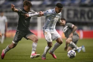 1200x799 no pudo ser lautaro godoy autor 10 protege pelota empate atletico gimnasia bosque 1157415 200208